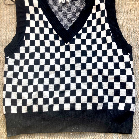 Women’s checkered vest sweater - Picture 1 of 2